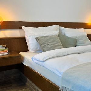 Zimmer mit Kingsize-Bett